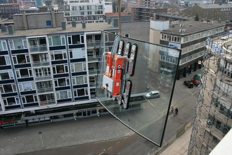 МОНТАЖ ИЗОГНУТОГО СТЕКЛА ВЕСОМ ДО 600 КГ